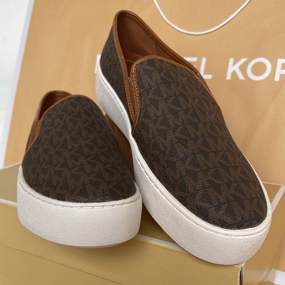 Michael Kors TEDDI SLIP ON
MK SIGNATURE SM
49FOTDFP3B
Platforms - Sneakers - Picture 7 of 16